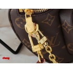 2025年3月16日 ルイヴィトン新品 M82335  Mini Bumbag  LV Gradient   Monogram Empreinte  17.0 x 12.0 x 9.5