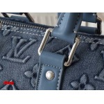 2025年3月16日 ルイヴィトン新品 M22762  Keepall Bandoulière 25  Monogram Washed Demin   Monogram    25.0 x 15.0 x 11.0 cm