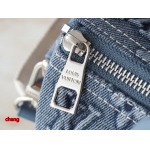 2025年3月16日 ルイヴィトン新品 M22762  Keepall Bandoulière 25  Monogram Washed Demin   Monogram    25.0 x 15.0 x 11.0 cm