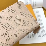 2025年3月17日新品財布 M13469   MY Louis Vuitton  WORLD TOUR   zy工場