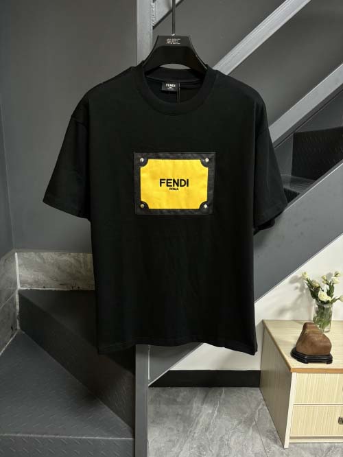 2025年3月26日入荷春夏高品質新作Fendi半袖 tシャ...