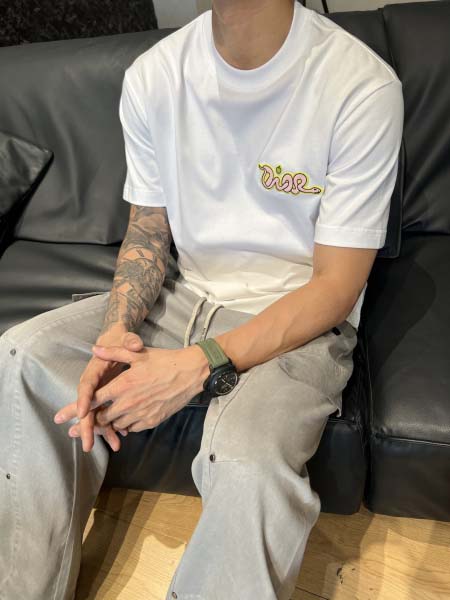 2025年4月19日入荷新作Dior半袖Tシャツ 超厳選★誕生日プレゼント/結婚祝い/内祝い/贈り物/YI+YI工場S-XXL