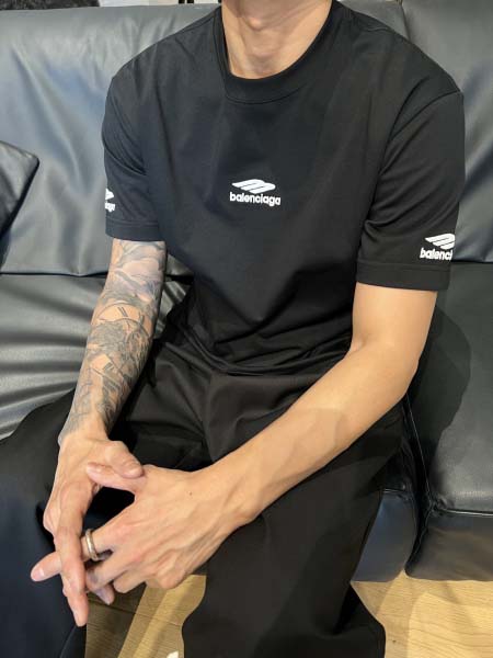 2025年4月19日入荷新作BALENCIAGA半袖Tシャツ 超厳選★誕生日プレゼント/結婚祝い/内祝い/贈り物/YI+YI工場S-XXL