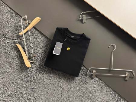 2025年4月19日入荷新作Fendi半袖Tシャツ 超厳選★誕生日プレゼント/結婚祝い/内祝い/贈り物/YI+YI工場S-XXL