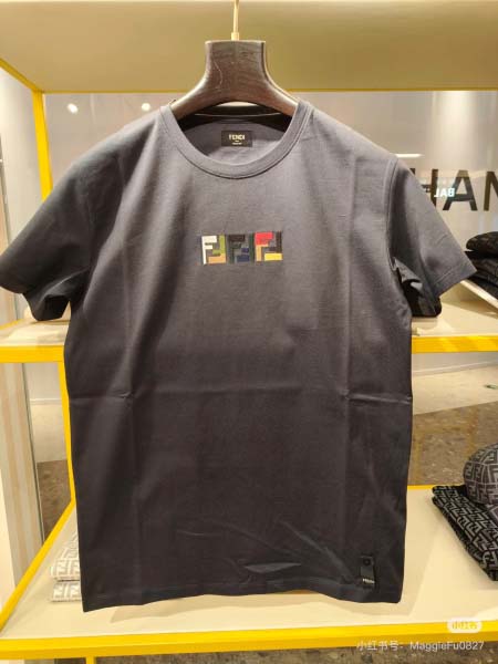 2025年4月19日入荷新作FENDI半袖Tシャツ 超厳選★誕生日プレゼント/結婚祝い/内祝い/贈り物/YI+YI工場S-XXL