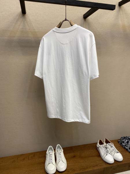 2025年4月19日入荷新作Fendi半袖Tシャツ 超厳選★誕生日プレゼント/結婚祝い/内祝い/贈り物/YI+YI工場S-XL