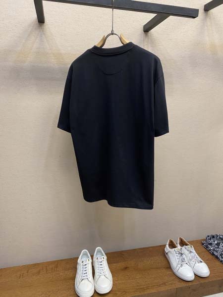 2025年4月19日入荷新作Fendi半袖Tシャツ 超厳選★誕生日プレゼント/結婚祝い/内祝い/贈り物/YI+YI工場S-XXL