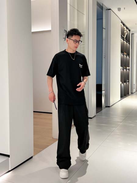 2025年4月19日入荷新作FENDI半袖Tシャツ 超厳選★誕生日プレゼント/結婚祝い/内祝い/贈り物/YI+YI工場S-XXL