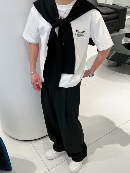 2025年4月19日入荷新作FENDI半袖Tシャツ 超厳選★誕生日プレゼント/結婚祝い/内祝い/贈り物/YI+YI工場S-XXL