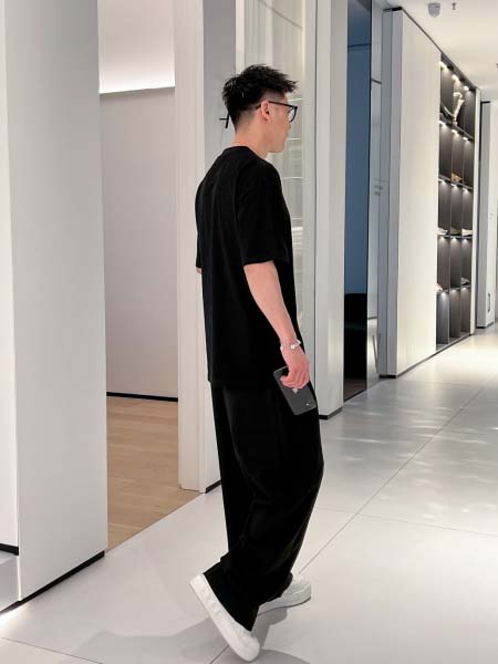 2025年4月19日入荷新作FENDI半袖Tシャツ 超厳選★誕生日プレゼント/結婚祝い/内祝い/贈り物/YI+YI工場S-XL