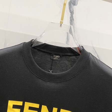 2025年4月20日入荷新作Fendi半袖Tシャツ 超厳選★誕生日プレゼント/結婚祝い/内祝い/贈り物/YI+YI工場S～XL