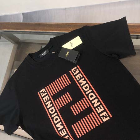 2025年4月20日入荷新作Fendi半袖Tシャツ 超厳選★誕生日プレゼント/結婚祝い/内祝い/贈り物/YI+YI工場S～XL