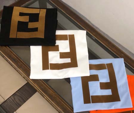 2025年4月20日入荷新作Fendi半袖Tシャツ 超厳選★誕生日プレゼント/結婚祝い/内祝い/贈り物/YI+YI工場S-XL