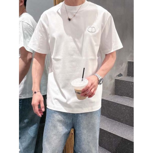 2025年4月22日入荷新作Dior 半袖 Tシャツ★誕生日プレゼント/ファッションの流行/贈り物/YI+YI工場