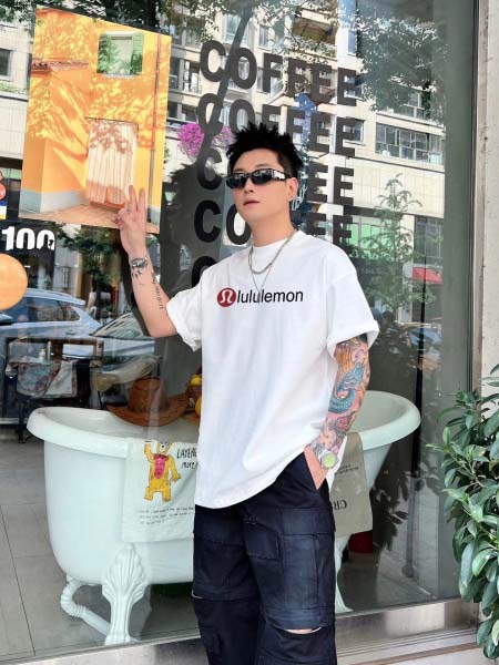 2025年4月22日入荷新作lulu 半袖 Tシャツ★誕生日プレゼント/ファッションの流行/贈り物/YI+YI工場