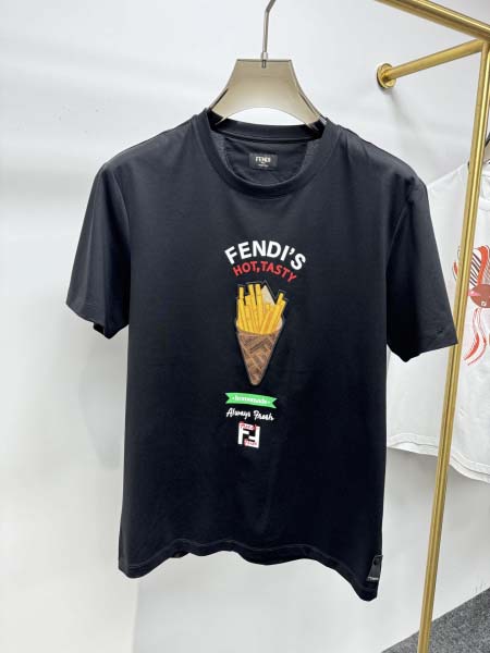 2025年4月24日入荷新作FENDI半袖Tシャツ 原版复刻高級品香港の会社超厳選★入手困難/誕生日プレゼント/yinx工場M-XXXL