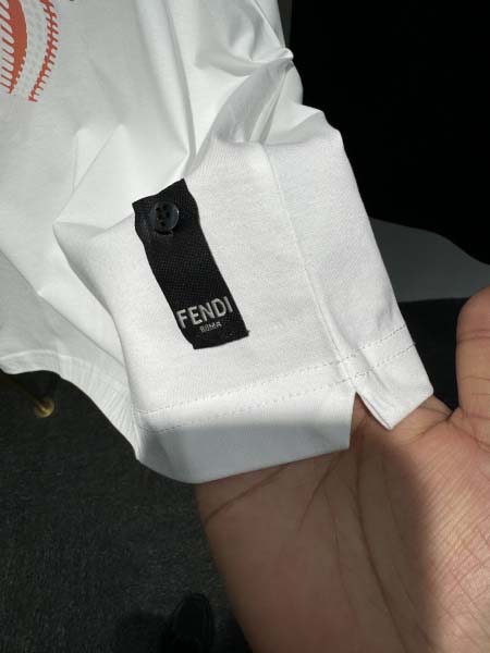 2025年4月24日入荷新作FENDI半袖Tシャツ 原版复刻高級品香港の会社超厳選★入手困難/誕生日プレゼント/yinx工場M-XXXL