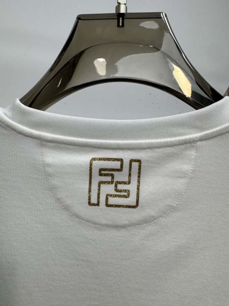 2025年4月24日入荷新作FENDI半袖Tシャツ 原版复刻高級品香港の会社超厳選★入手困難/誕生日プレゼント/yinx工場M-XXXL