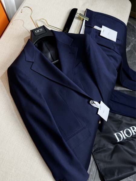 2025年4月24日入荷新作Diorスーツのセット 原版复刻高級品香港の会社超厳選★入手困難/誕生日プレゼント/yinx工場