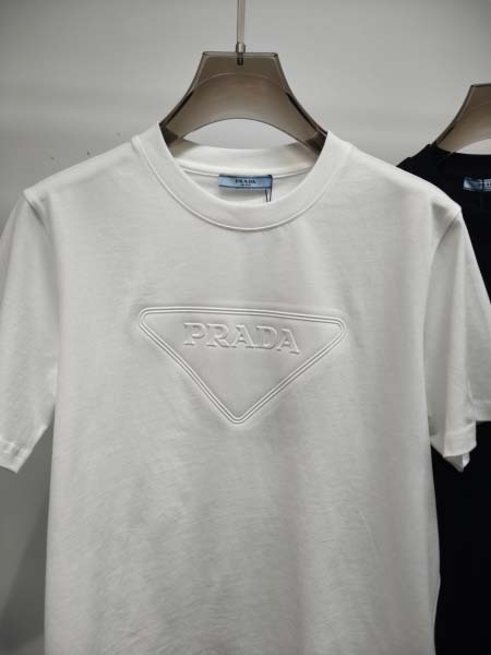 2025年4月25日入荷新作Prada半袖Tシャツ 原版复刻高級品香港の会社超厳選★入手困難/誕生日プレゼント/yinx工場