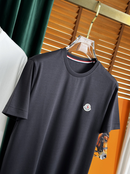 2025年4月25日入荷新作MONCLER半袖Tシャツ 原版复刻高級品香港の会社超厳選★入手困難/誕生日プレゼント/yinx工場