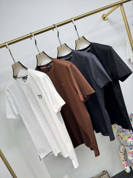 2025年4月26日入荷新作Tom Ford半袖Tシャツ 原版复刻高級品香港の会社超厳選★入手困難/誕生日プレゼント/yinx工場