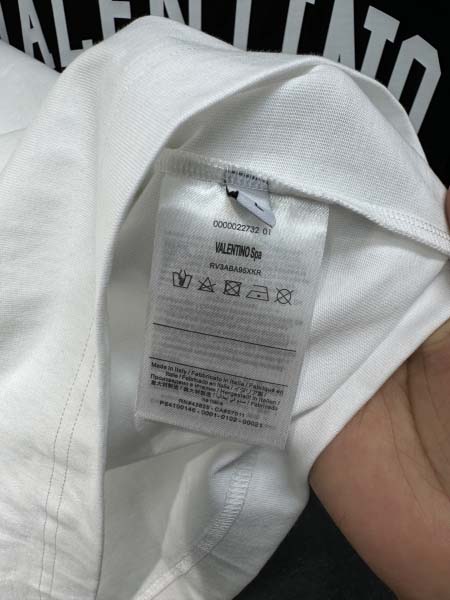 2025年4月26日入荷新作VALENTINO半袖Tシャツ 原版复刻高級品香港の会社超厳選★入手困難/誕生日プレゼント/yinx工場