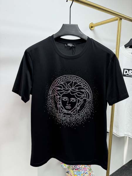 2025年4月26日入荷新作Versace半袖Tシャツ 原版复刻高級品香港の会社超厳選★入手困難/誕生日プレゼント/yinx工場