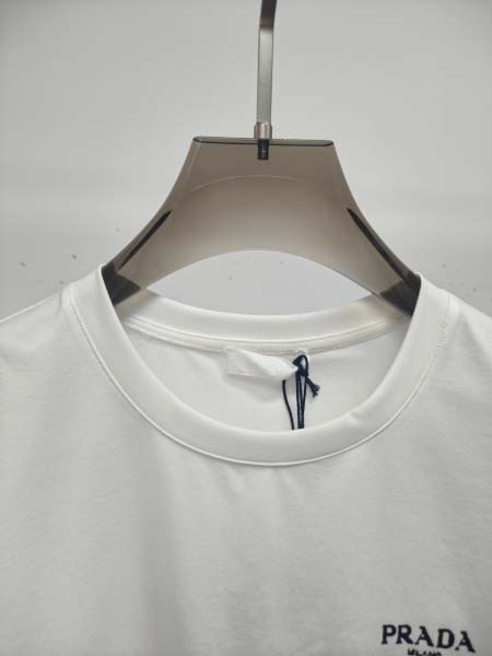 2025年4月26日入荷新作PRADA半袖Tシャツ 原版复刻高級品香港の会社超厳選★入手困難/誕生日プレゼント/yinx工場