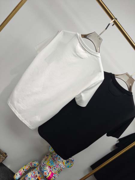 2025年4月26日入荷新作FENDI半袖Tシャツ 原版复刻高級品香港の会社超厳選★入手困難/誕生日プレゼント/yinx工場