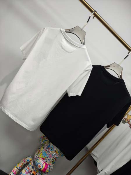 2025年4月26日入荷新作FENDI半袖Tシャツ 原版复刻高級品香港の会社超厳選★入手困難/誕生日プレゼント/yinx工場