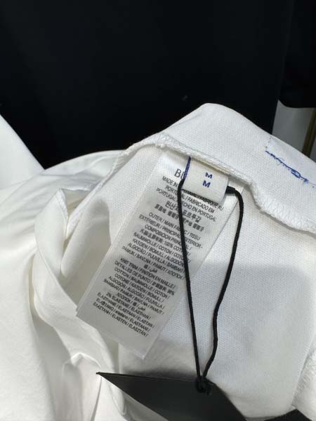 2025年4月26日入荷新作Burberry半袖Tシャツ 原版复刻高級品香港の会社超厳選★入手困難/誕生日プレゼント/yinx工場