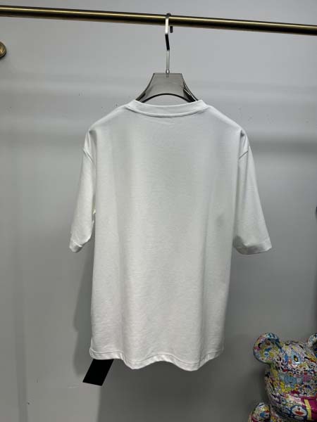 2025年4月26日入荷新作Burberry半袖Tシャツ 原版复刻高級品香港の会社超厳選★入手困難/誕生日プレゼント/yinx工場