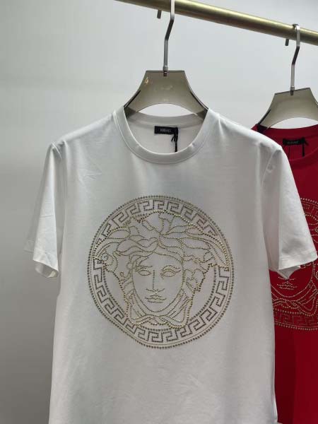 2025年4月26日入荷新作Versace半袖Tシャツ 原版复刻高級品香港の会社超厳選★入手困難/誕生日プレゼント/yinx工場