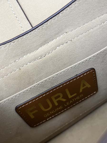 2025年4月27日入荷新作  FURLA型番H02010  SIZE:26.5X8X18CM  /XX工場