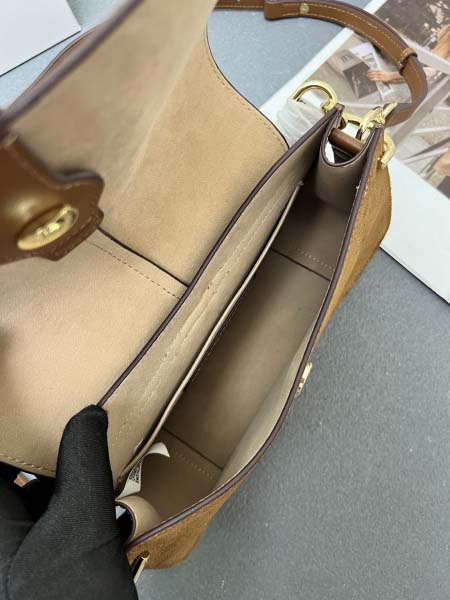 2025年4月27日入荷新作  FURLA型番H02010  SIZE:26.5X8X18CM  /XX工場