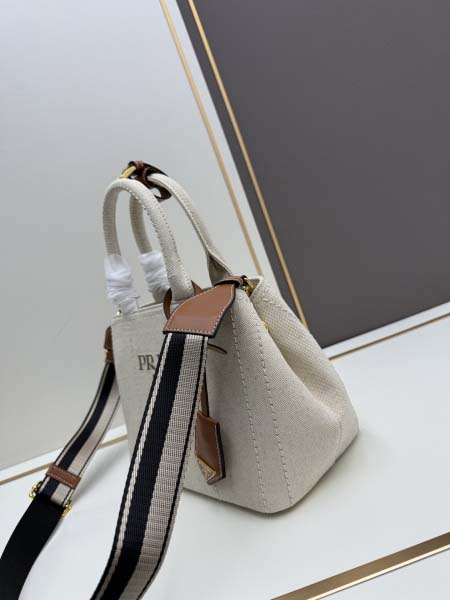 2025年4月27日入荷新作新品  2025summer  size:25*19*15cm  型番：1BD678  /XX工場