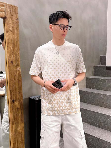 2025年4月4日入荷新作Louis Vuitton半袖 T...