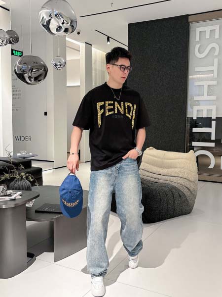 2025年4月6日入荷新作Fendi半袖 Tシャツ高級品/L...