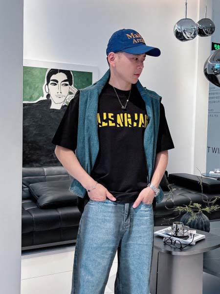 2025年4月6日入荷新作BALENCIAGA半袖 Tシャツ...