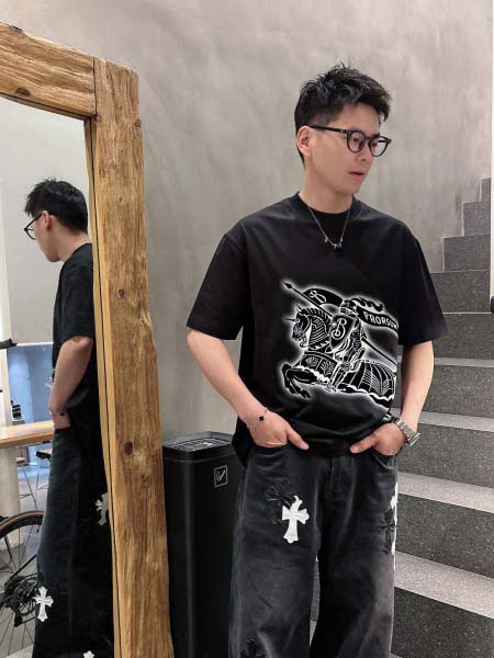 2025年4月6日入荷新作BURBERRY半袖 Tシャツ高級...