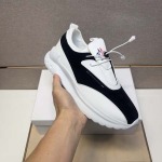 2025年4月10日入荷新品monclerおすすめ人気メンズ靴本革製ギフト/誕生日/TL工場