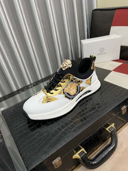 2025年4月10日入荷新品VERSACEカジュアルシューズ...