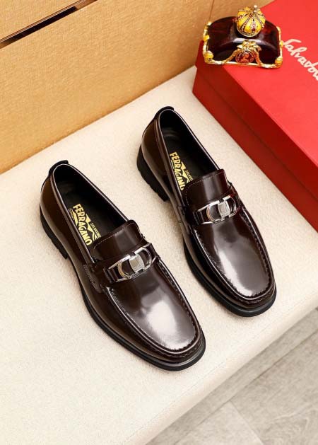 2025年4月10日入荷新品Ferragamoカジュアルシュ...