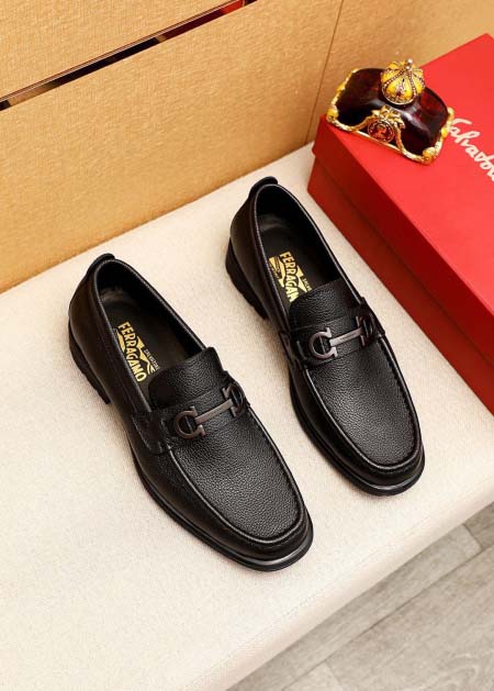 2025年4月10日入荷新品Ferragamoカジュアルシュ...