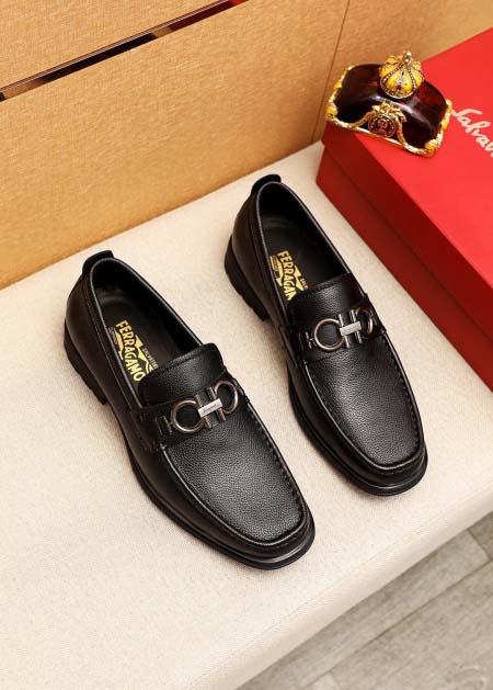 2025年4月10日入荷新品Ferragamoカジュアルシュ...