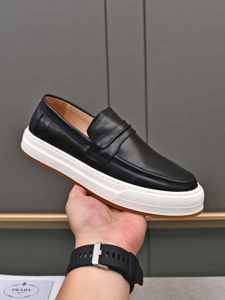 2025年4月11日入荷新品Pradaカジュアルシューズ/ス...