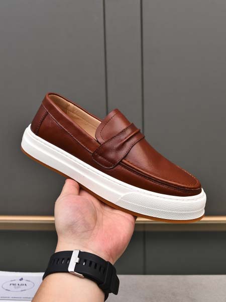 2025年4月11日入荷新品Pradaカジュアルシューズ/ス...