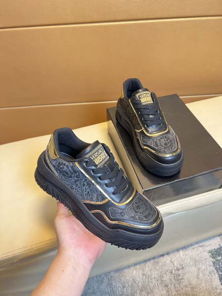 2025年4月11日入荷新品Versaceカジュアルシューズ...