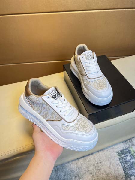 2025年4月11日入荷新品Versaceカジュアルシューズ...